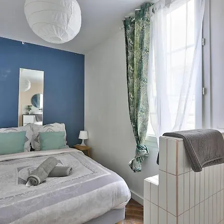 Superb 1br Flat With Balcony 2min From The Metro Station Апартаменты Париж